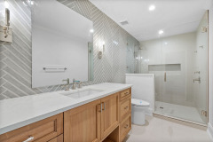 KeyRoyale-39_1-Frameless-Bath-Shower-glass-and-mirror-holmes-beach-anna-maria-island