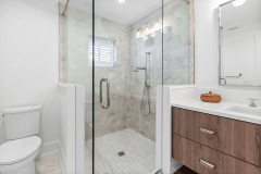 KeyRoyale-48_1-Shower-Glass-with-Header-holmes-beach-anna-maria-island